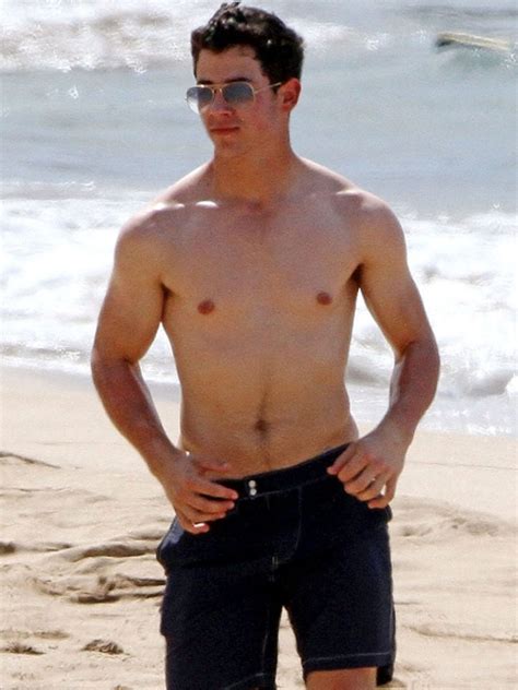 nick.jonas nipples|Nick Jonas Looks Jacked in Shirtless Photo From Spaceman。